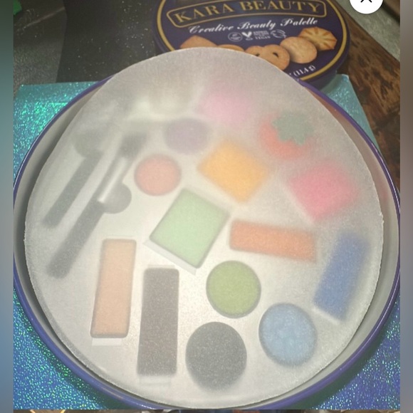 NEW KARA BEAUTY Cookie Tin Beauty Palette - Picture 2 of 7